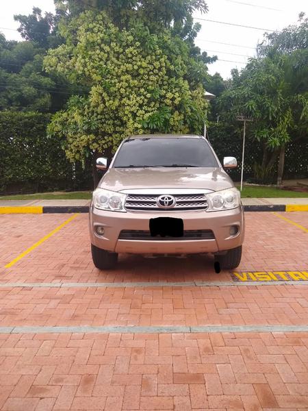Toyota Fortuner • 2011 • 97,000 km 4