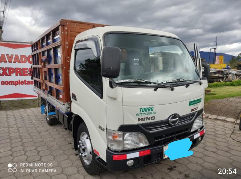 Hino Dutro • 2014 • 157,000 km 2