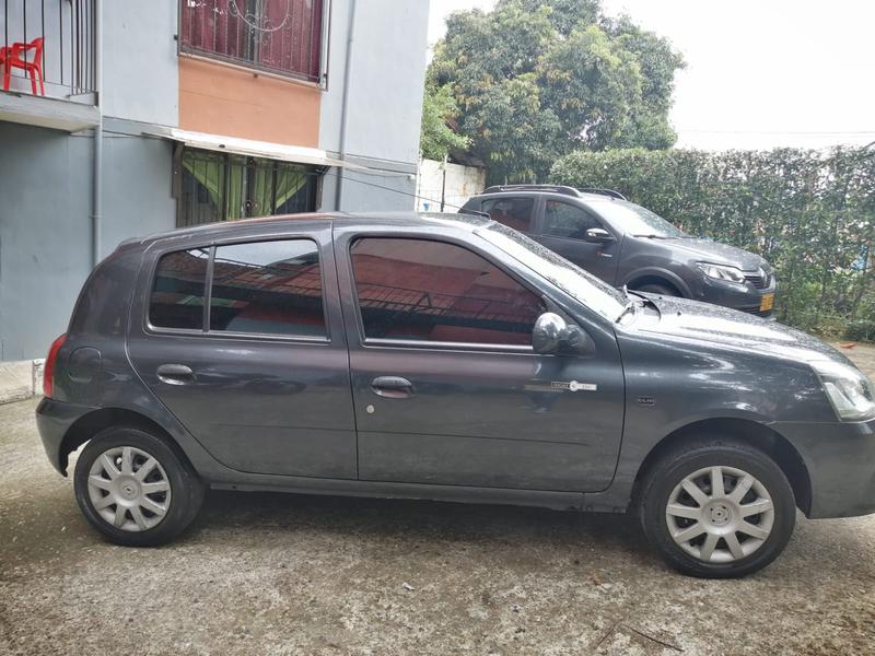 Renault Clio • 2017 • 49 km 2