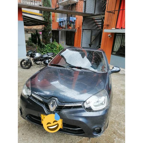 Renault Clio • 2017 • 49 km 8