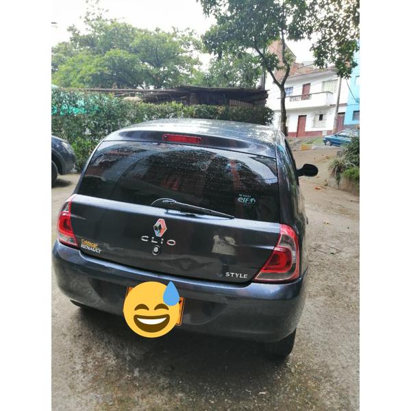 Renault Clio • 2017 • 49 km 5