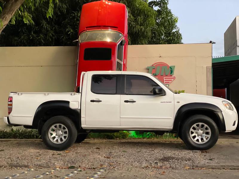 Mazda BT • 2000 • 135,643 km 4