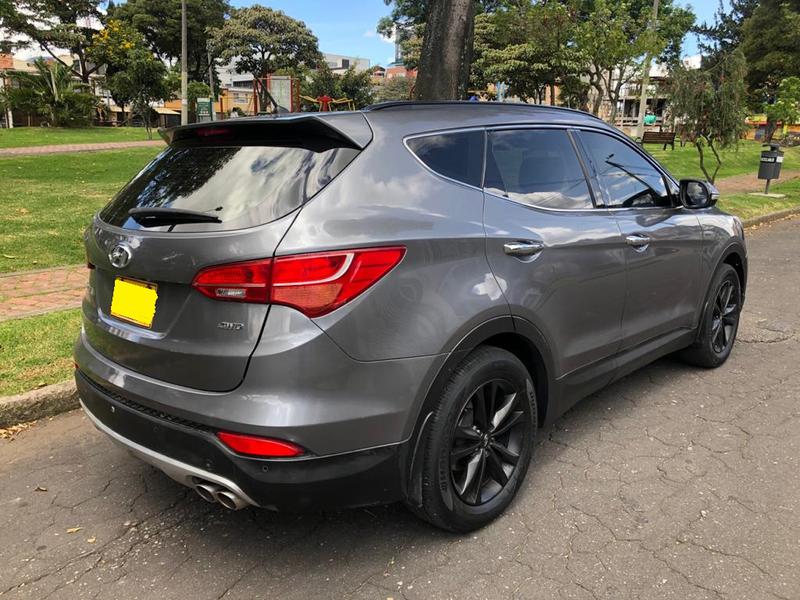 Hyundai Santa Fe • 2016 • 116,000 km 3