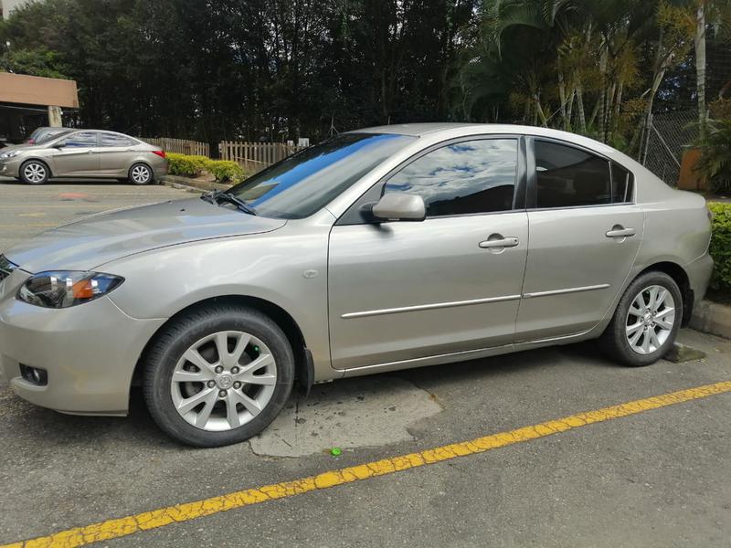 Mazda 3 • 2008 • 139,443 km 5
