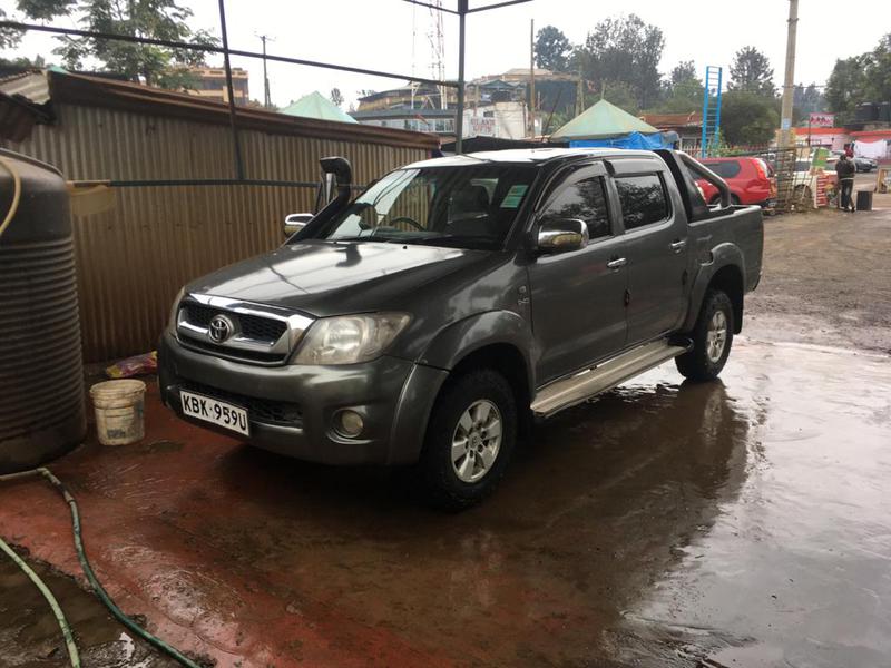 Toyota Hilux • 2010 • 183,000 km 6