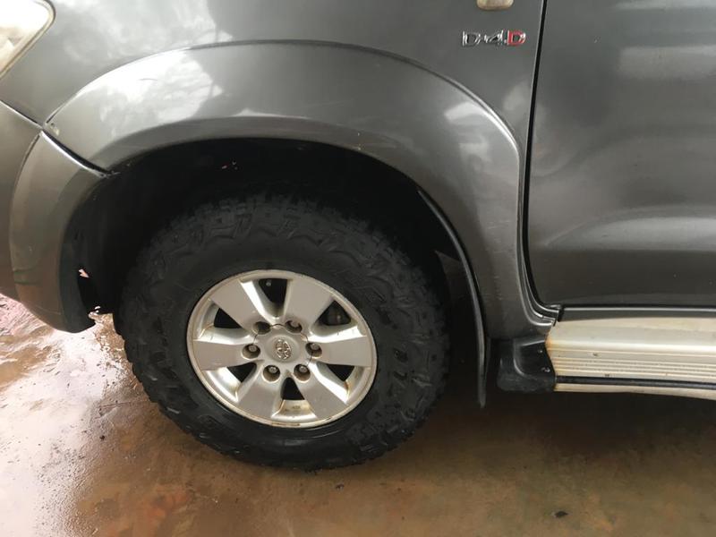 Toyota Hilux • 2010 • 183,000 km 2