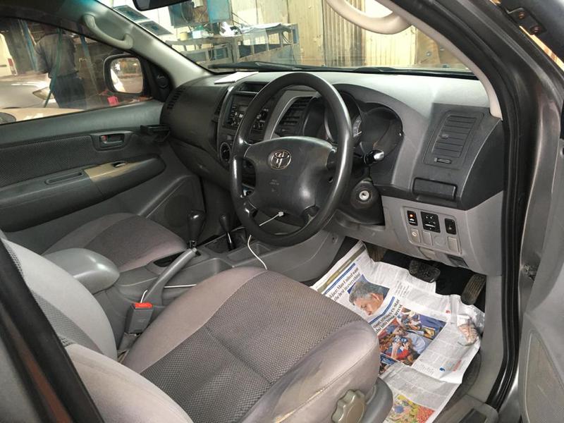 Toyota Hilux • 2010 • 183,000 km 10