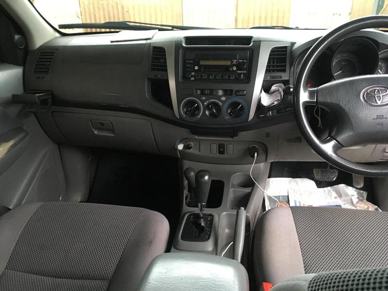 Toyota Hilux • 2010 • 183,000 km 5