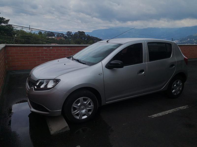Renault Sandero • 2018 • 30,000 km 3