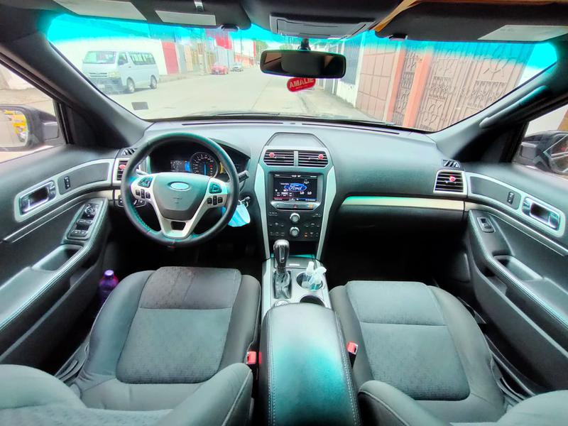 Ford Explorer • 2011 • 179,674 km 3