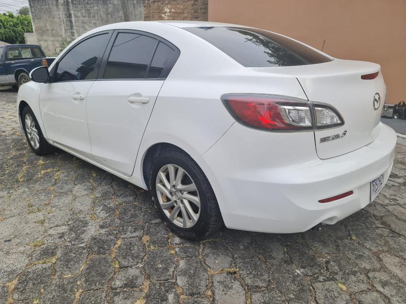 Mazda 3 • 2012 • 105,000 km 1
