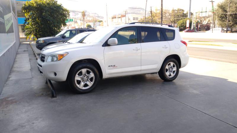 Toyota RAV4 • 2006 • 230,000 km 5
