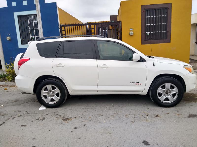 Toyota RAV4 • 2006 • 230,000 km 3