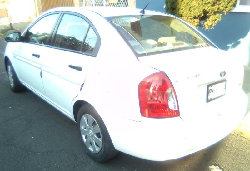 Dodge Attitude • 2006 • 120,000 km 3