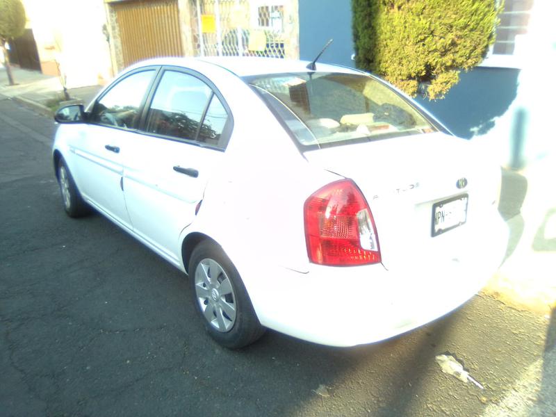 Dodge Attitude • 2006 • 120,000 km 2