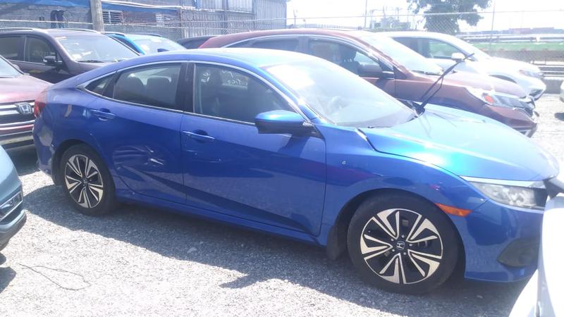 Honda Civic • 2016 • 70,000 km 1