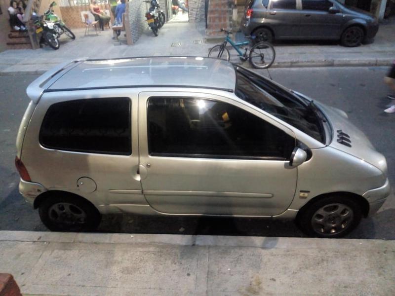 Renault Twingo • 2007 • 152,844 km 3
