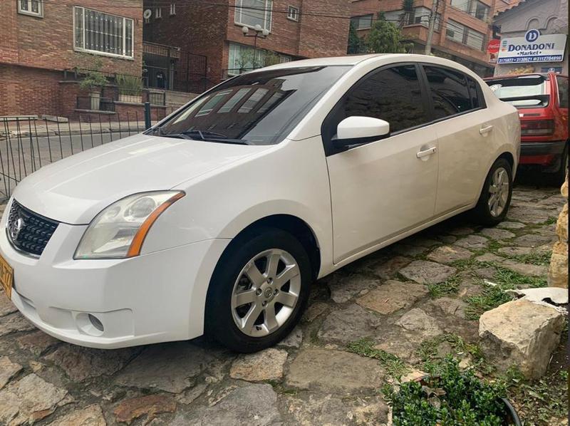 Nissan Sentra • 2009 • 97,000 km 4