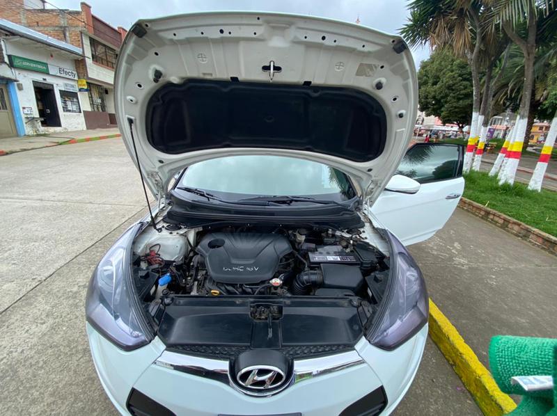 Hyundai Veloster • 2013 • 72,904 km 5