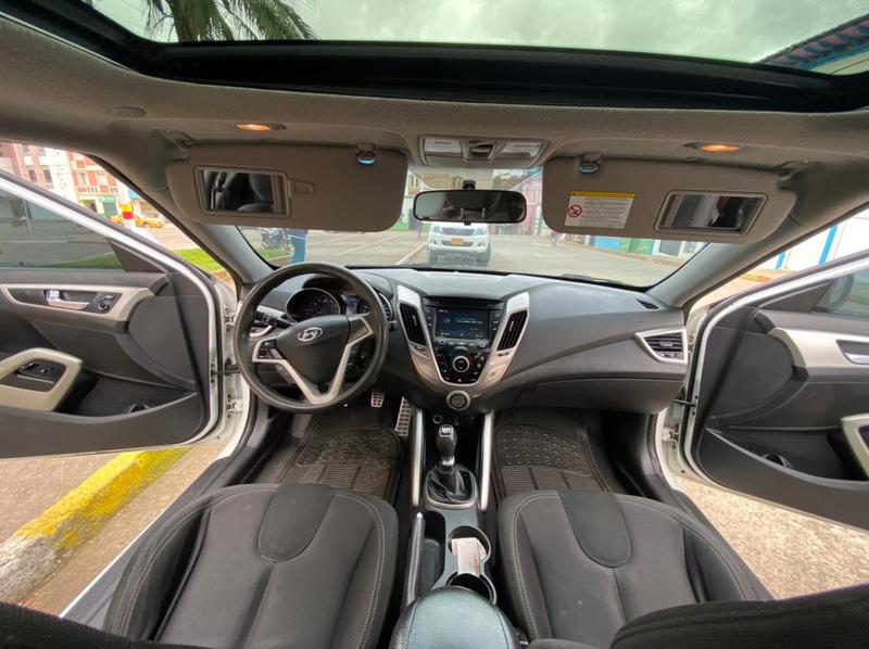 Hyundai Veloster • 2013 • 72,904 km 13