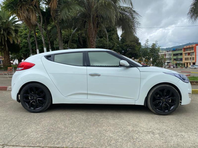 Hyundai Veloster • 2013 • 72,904 km 8