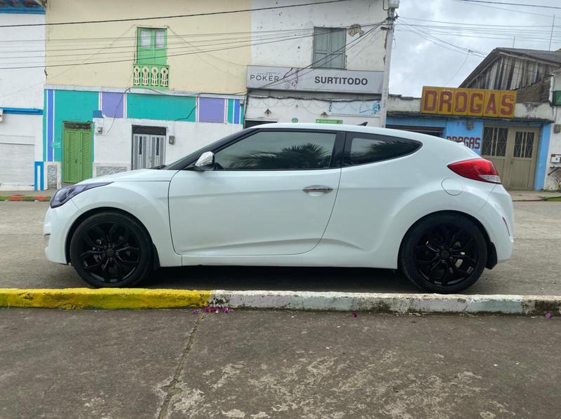 Hyundai Veloster • 2013 • 72,904 km 12