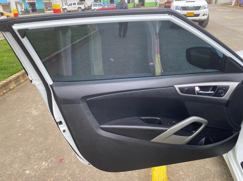 Hyundai Veloster • 2013 • 72,904 km 6