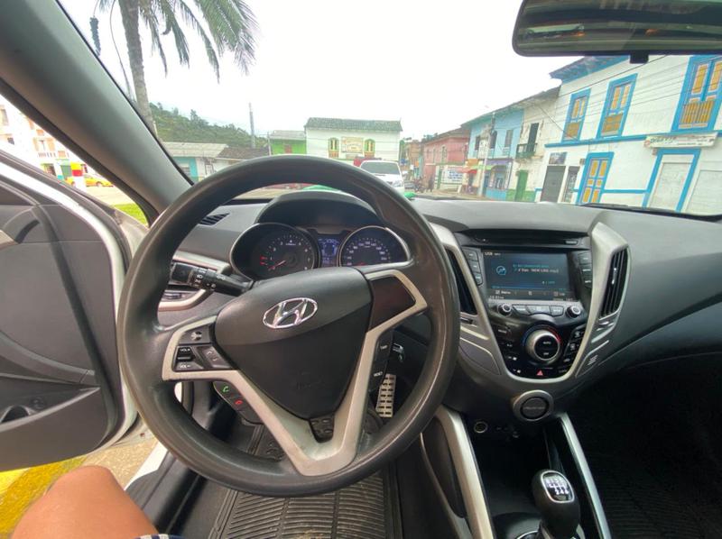 Hyundai Veloster • 2013 • 72,904 km 3