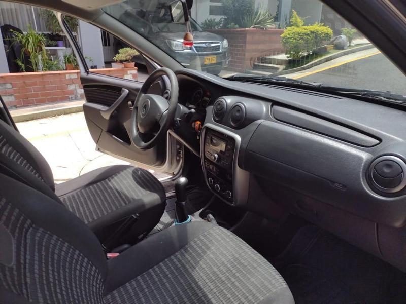 Renault Sandero • 2014 • 99,800 km 4