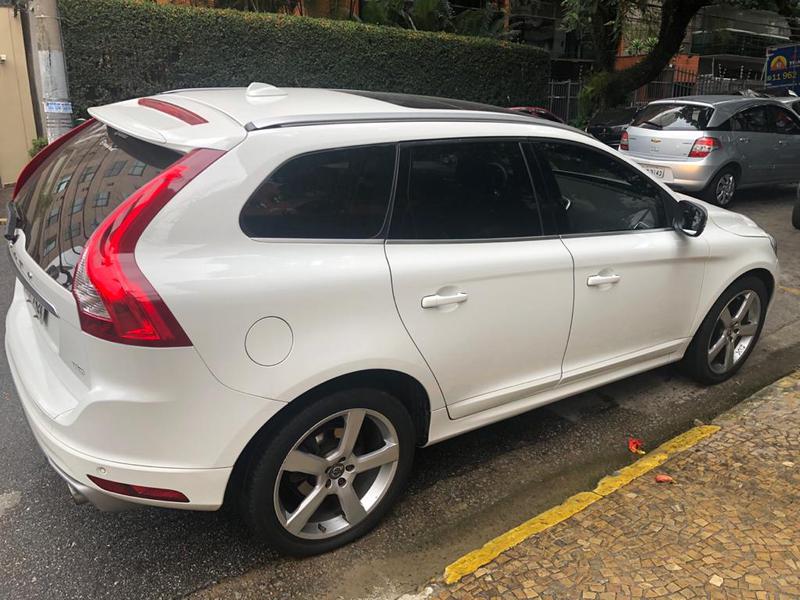 Volvo XC60 • 2015 • 60,000 km 2