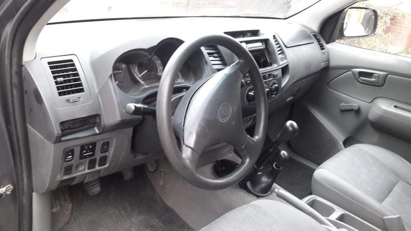Toyota Hilux • 2012 • 98,000 km 4