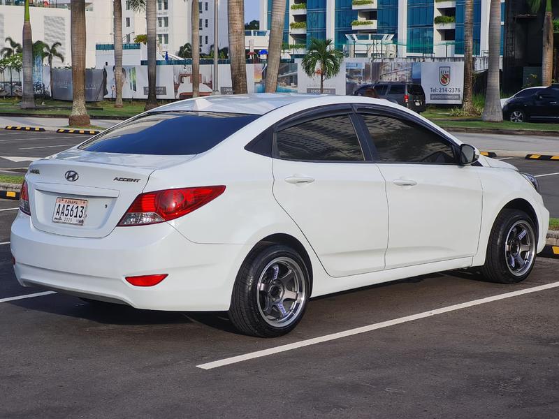 Hyundai Accent • 2013 • 181,000 km 9