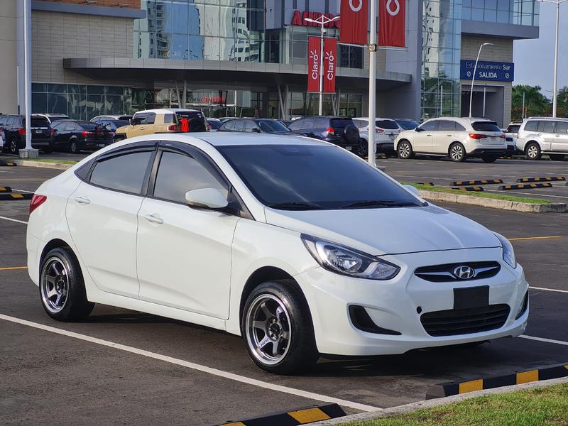 Hyundai Accent • 2013 • 181,000 km 3