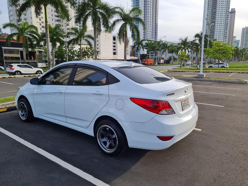 Hyundai Accent • 2013 • 181,000 km 6