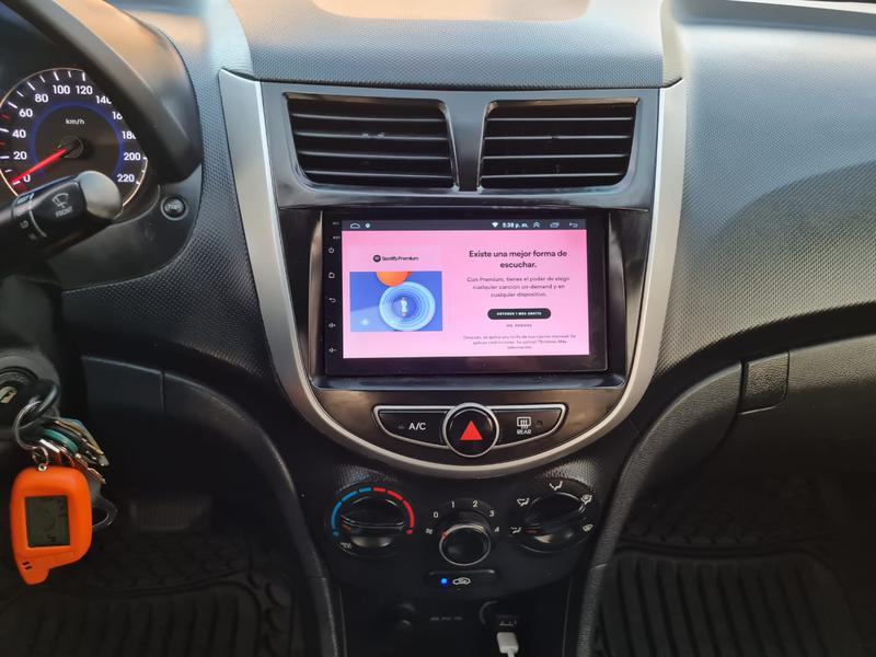 Hyundai Accent • 2013 • 181,000 km 8