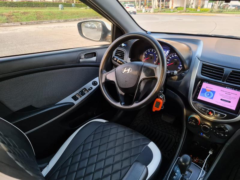 Hyundai Accent • 2013 • 181,000 km 11