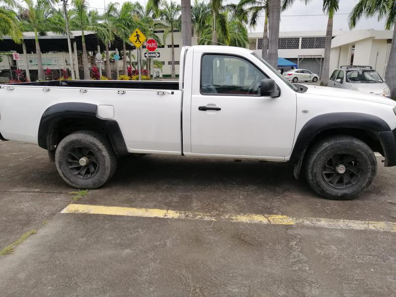 Mazda BT • 2008 • 140,000 km 3