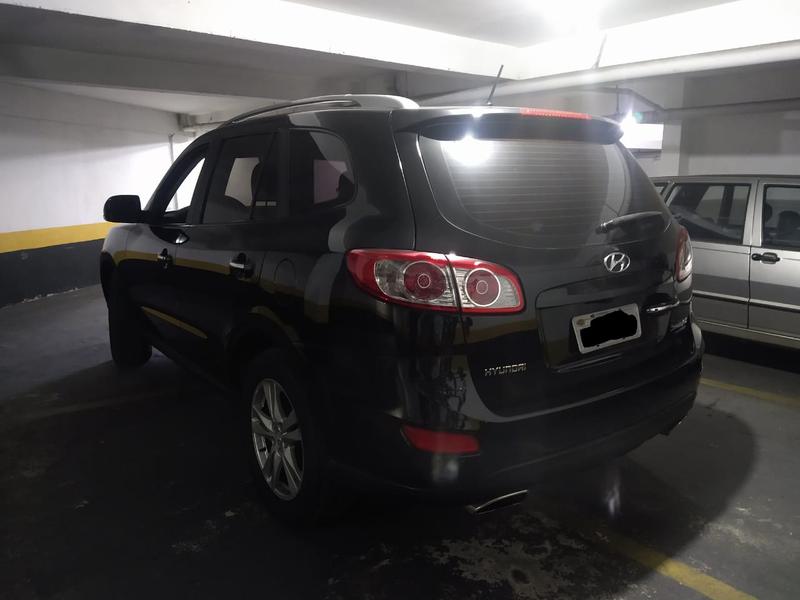 Hyundai Santa Fe • 2012 • 1 km 3