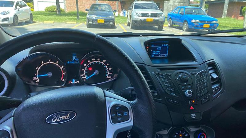 Ford Fiesta • 2014 • 86,000 km 10
