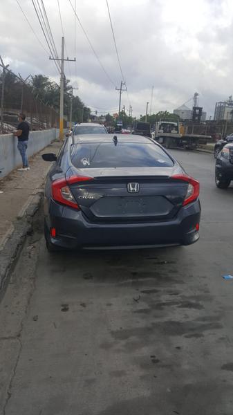 Honda Civic • 2016 • 70,000 km 3