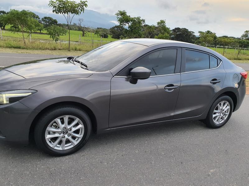 Mazda 3 • 2019 • 33,685 km 5