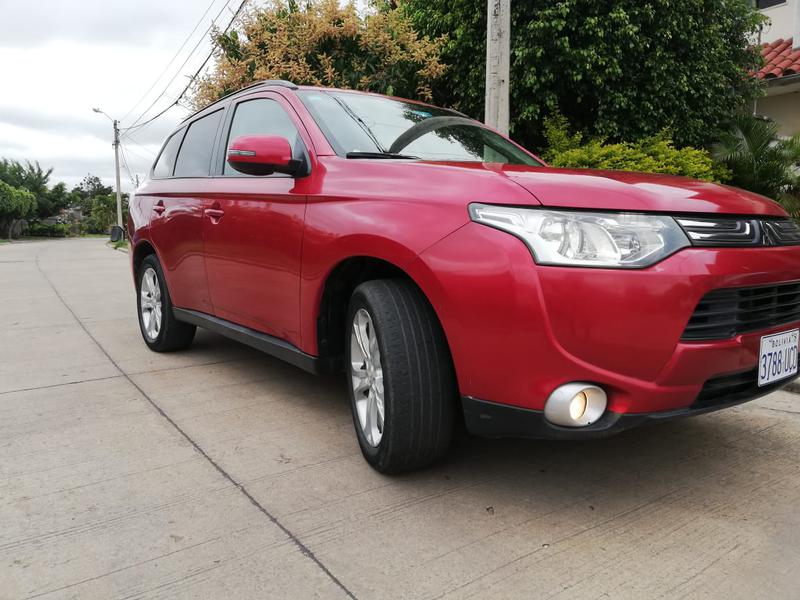 Mitsubishi Outlander • 2015 • 70,000 km 6