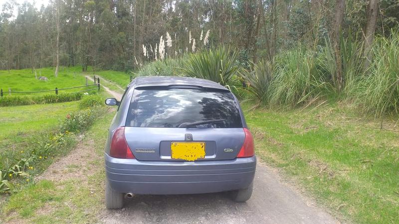 Renault Clio • 2003 • 6,200 km 4