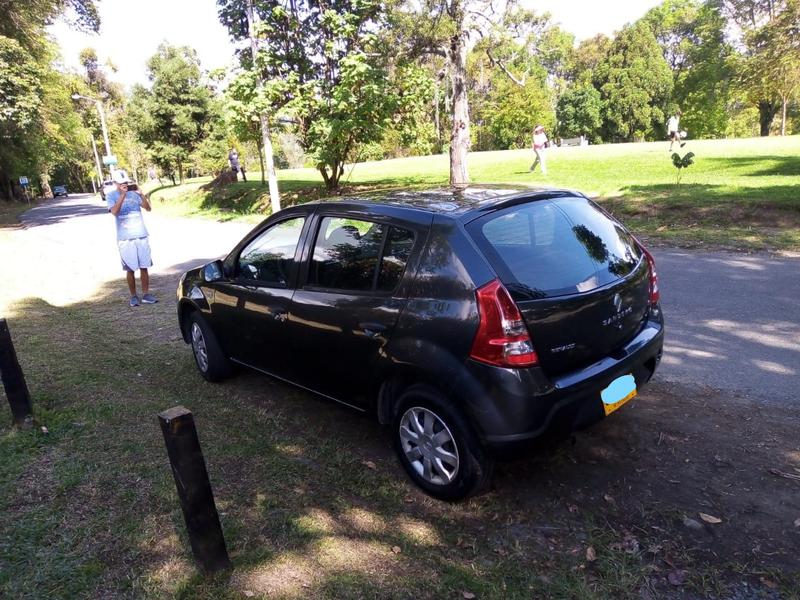 Renault Sandero • 2015 • 111,000 km 4