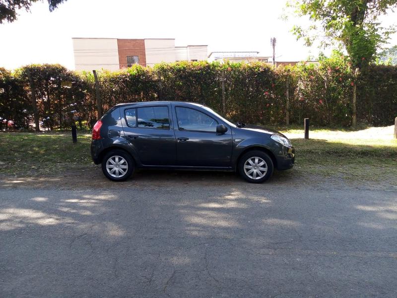 Renault Sandero • 2015 • 111,000 km 3