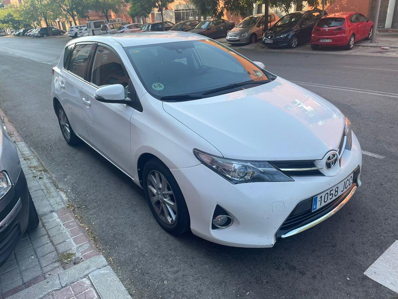Toyota Auris • 2015 • 160,000 km 3