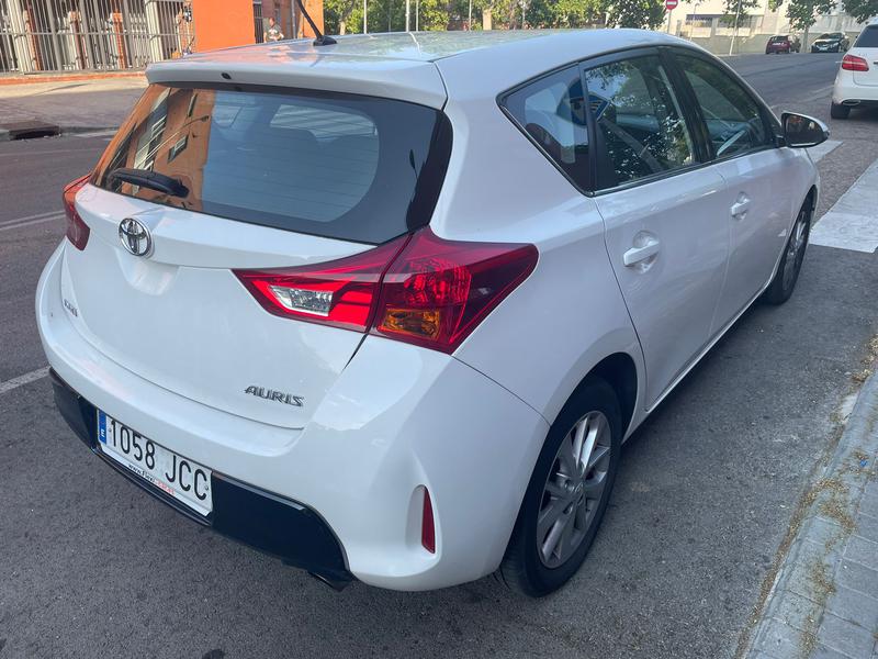 Toyota Auris • 2015 • 160,000 km 2