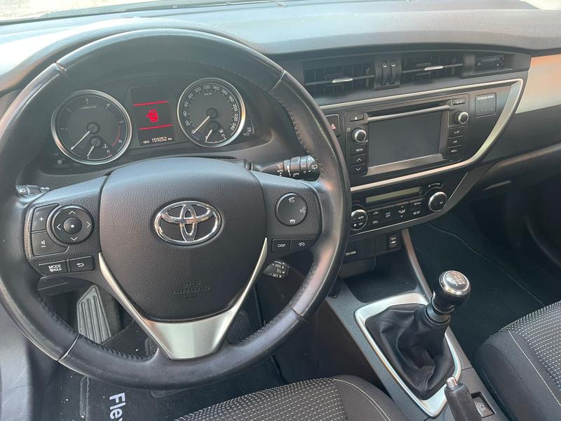 Toyota Auris • 2015 • 160,000 km 1