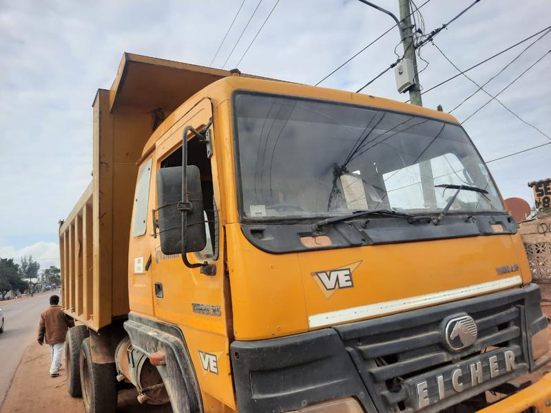 Sinotruk Howo TX 6x4 • 2013 • 150,000 km 1