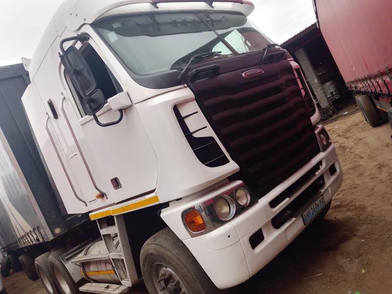 Freightliner Argosy • 2013 • 120,000 km 4